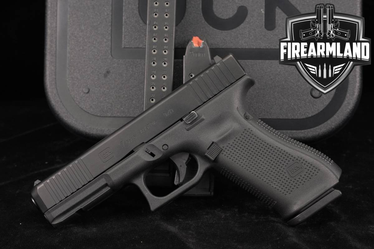 Glock 17 Gen5 G17 Gen 5 FS 9mm 4.49 +3 MAGS & ORIG CASE