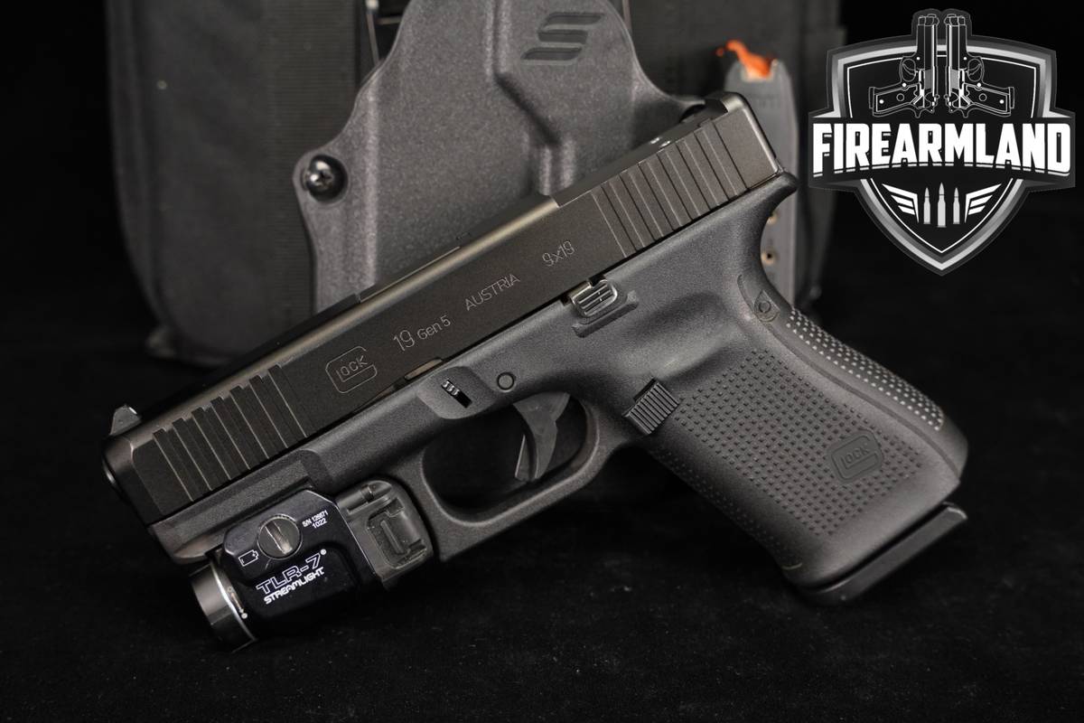 Glock 19 Gen5 G19 Gen 5 Front Serrations 9mm +2 MAGS, HOLSTER, TLR7 LIGHT